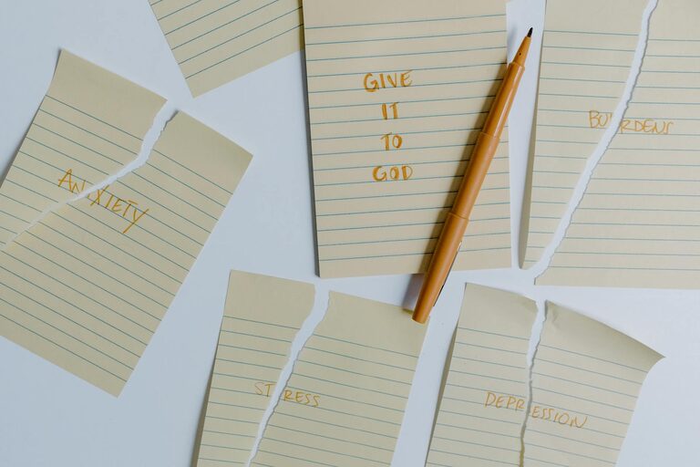 Beginner Guide to Journaling Every Day for a Happier Life